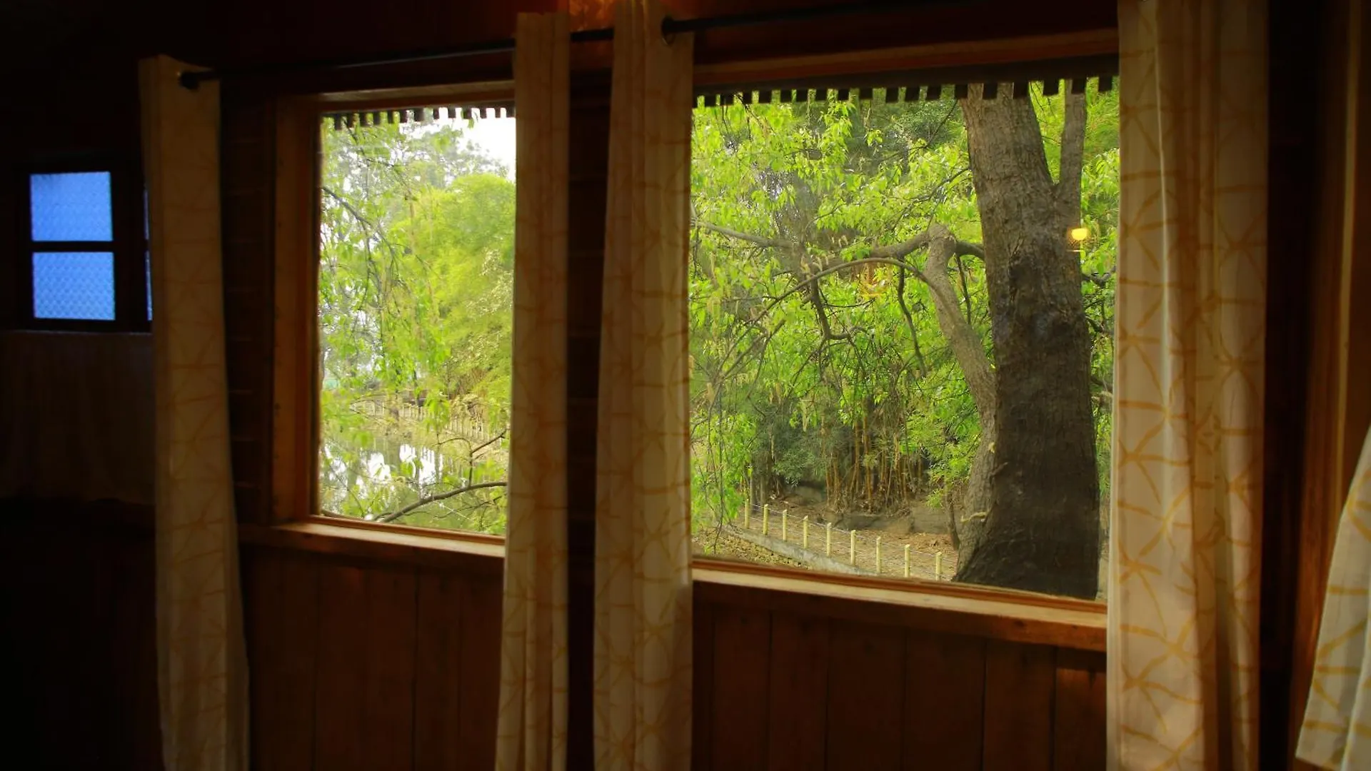 Cure Monastery Family Resort Maraiyur Bed & Breakfast