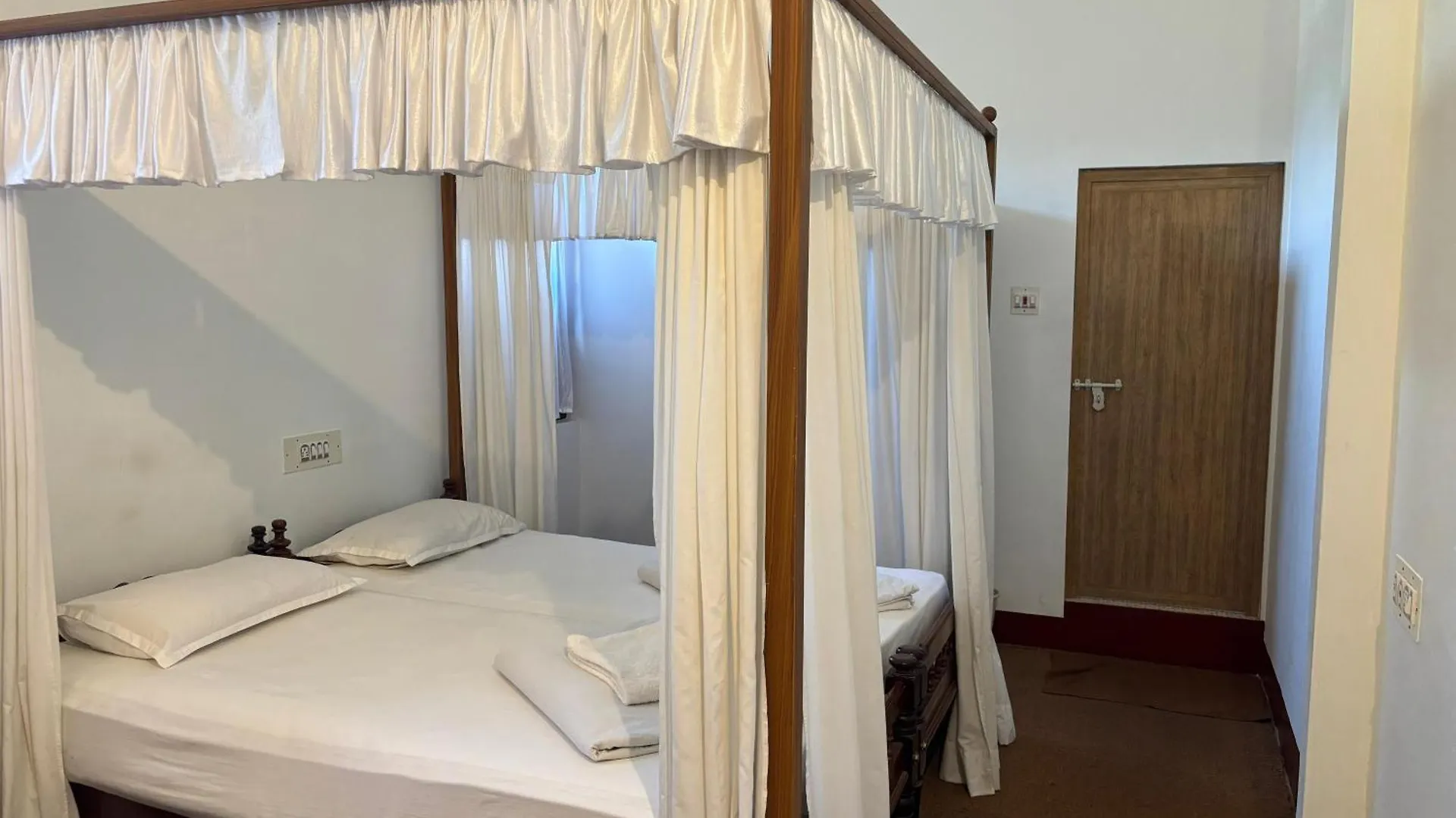 Cure Monastery Family Resort Maraiyur 2*,